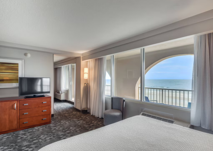 1 Bedroom Executive Double Suite with balcony and oceanfront