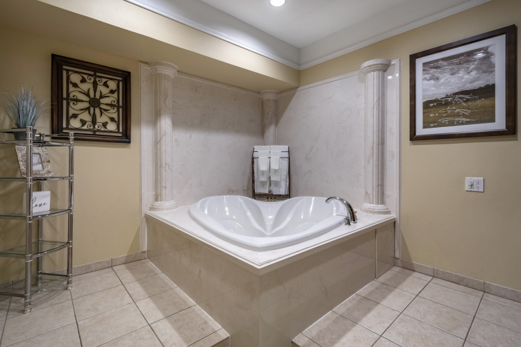 Best Western Plus Monica Royale Inn & Suites photo 10