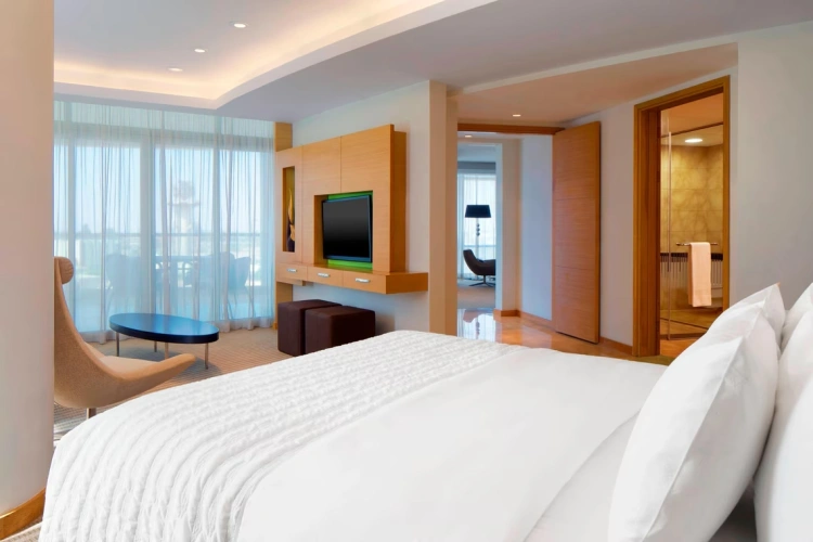 1 Bedroom Panoramic Double Club Suite with balcony and Airport view