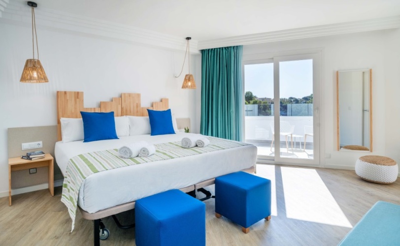 Double Junior Suite with balcony and with sea view