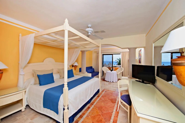 Superior Double Junior Suite oceanfront