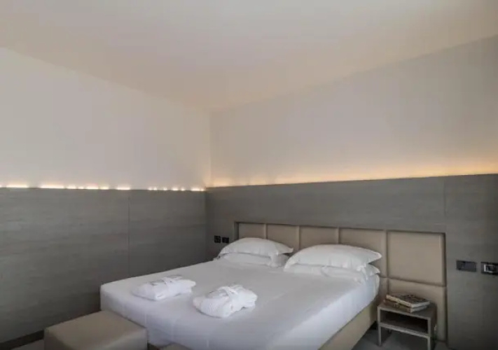 With Whirlpool Tub Double Suite