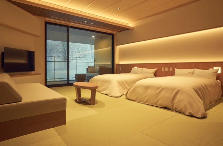 Shisuitei with Half-Rotemburo Twin room