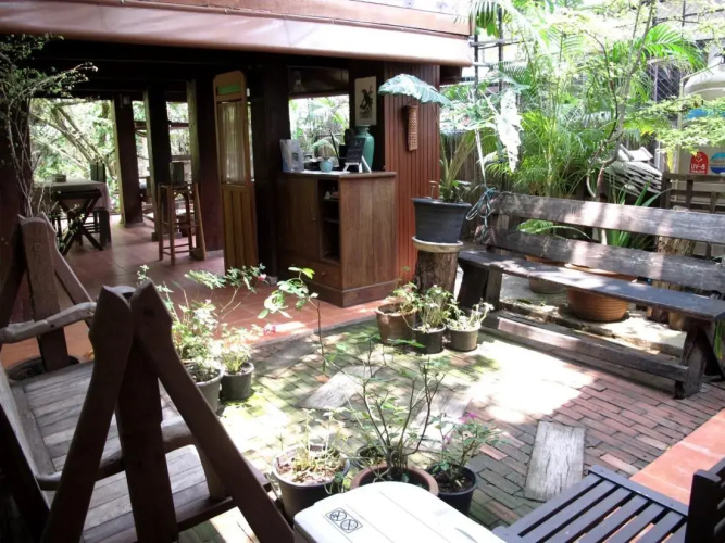 3 Sparrow House