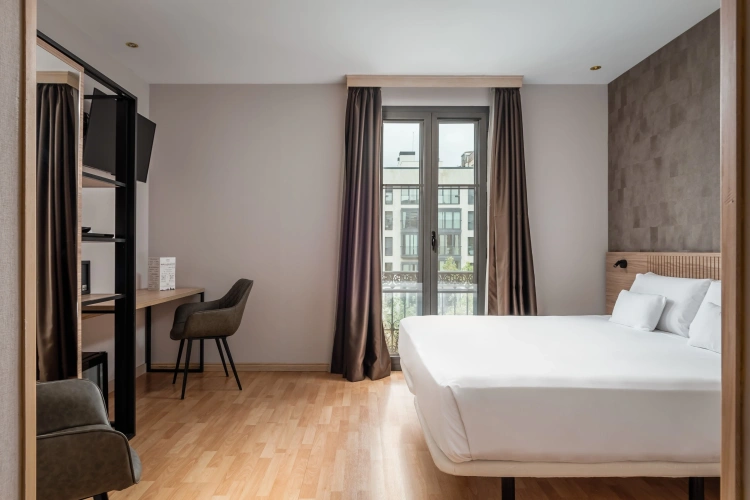 Superior Double room with city view