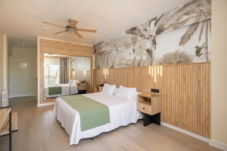 Twin room with Mediterranean view
