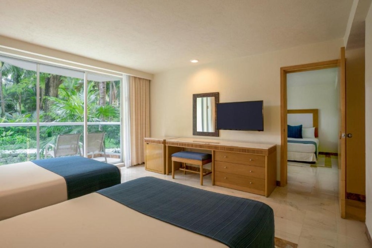 Quadruple Family Suite