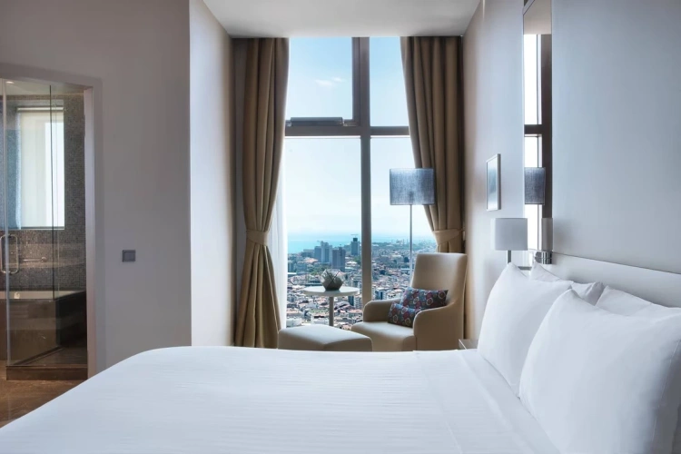 1 Bedroom Corner Executive Suite with sea view