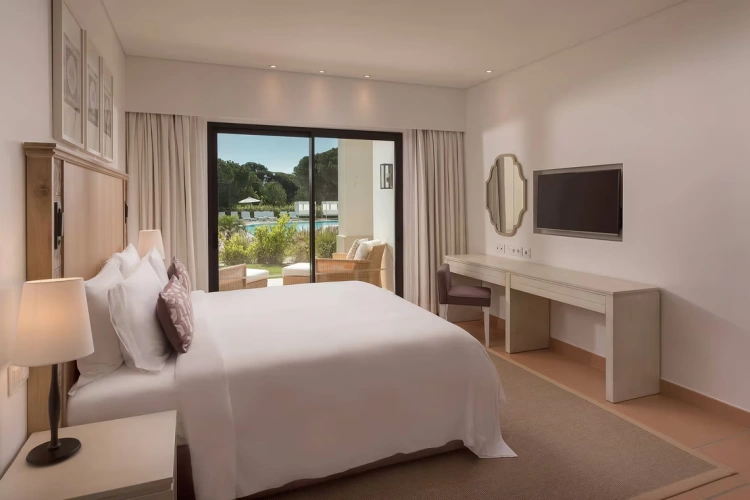 1 Bedroom Garden Access Double Suite