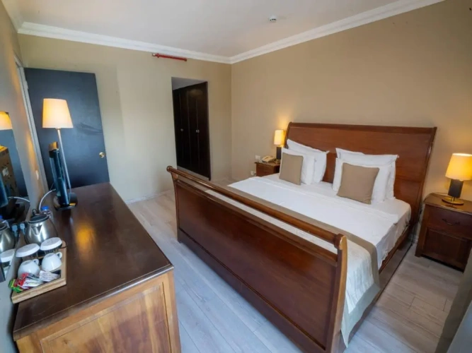 Suite with land view