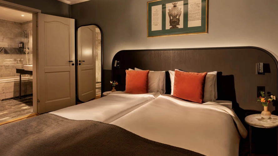 The Davidsons Double Suite