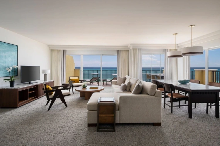 Deluxe Double Club Suite oceanfront