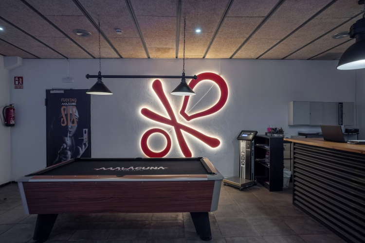 Ideal Youth Hostel
