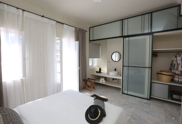 Deluxe Double Mini Suite