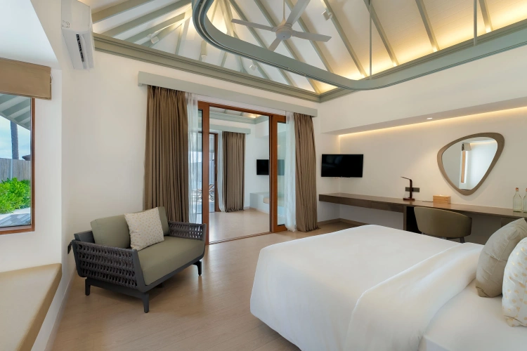 Grand with Pool Beach Suite