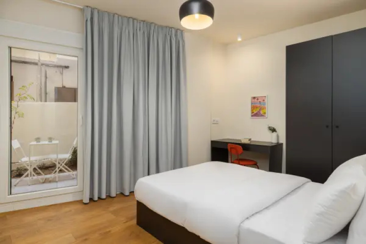 2 Bedrooms Apartment