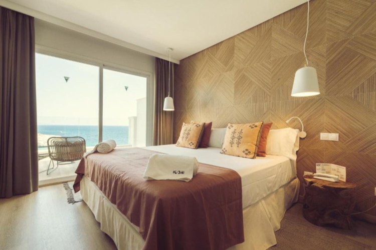 Twin room with sea view