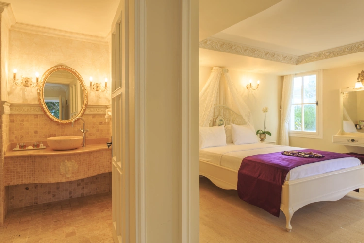 Deluxe Double Suite with garden view