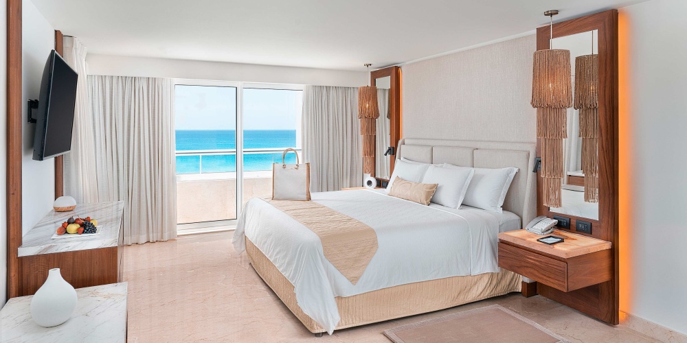 Superior Governor Double Suite with partial ocean view