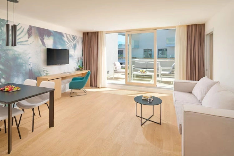 1 Bedroom Charming Double Suite