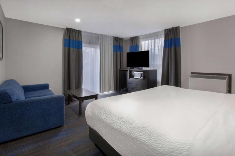 Days Inn By Wyndham Barrie photo 27