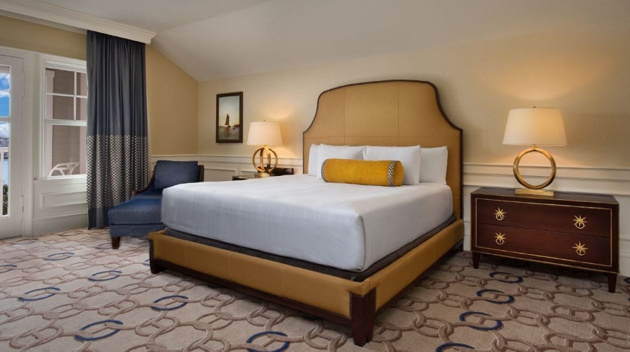 2 Bedrooms Club Level Suite