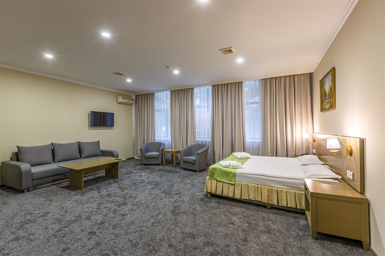 Junior Deluxe Double room