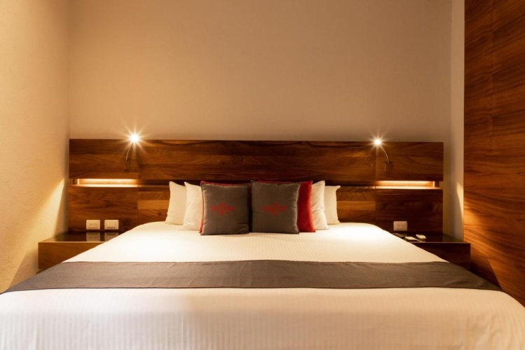 Master Quadruple Family Suite