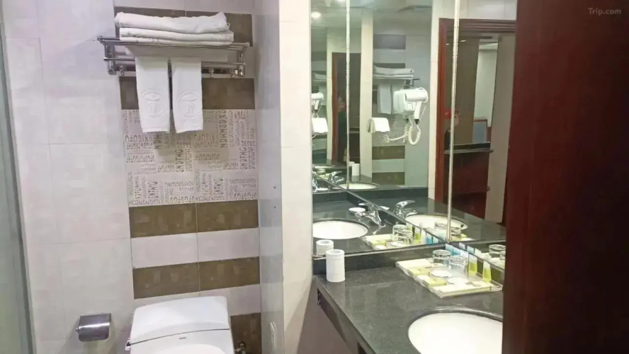 Lixian Qindu Hotel