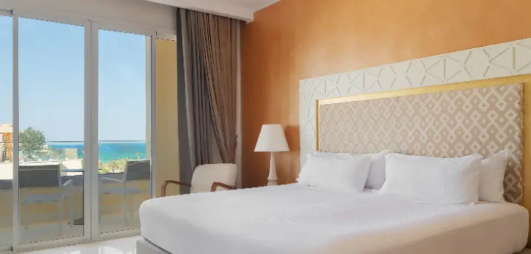 Star Prestige Suite with side sea view
