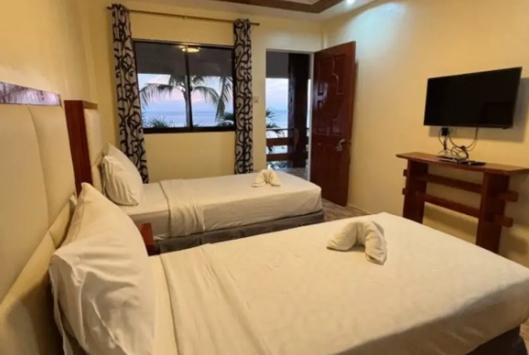 Twin room with ocean view