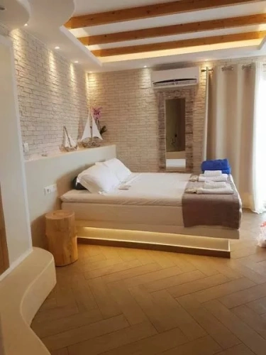 Master with Outdoor Hot Tub Suite