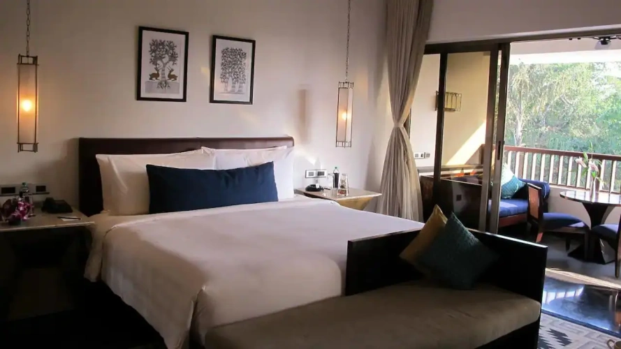 2 Bedrooms Quadruple Club Suite with Living room with balcony