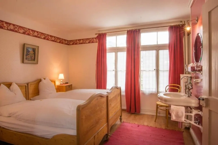 Twin room with mountain view
