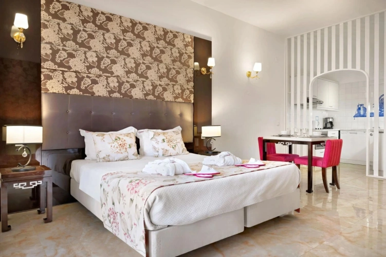 Deluxe Studio Apartment