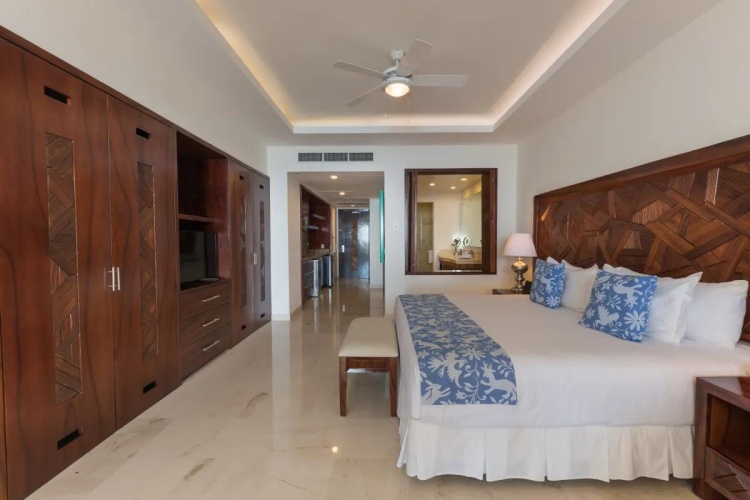 Grand Corner Double Junior Suite with balcony