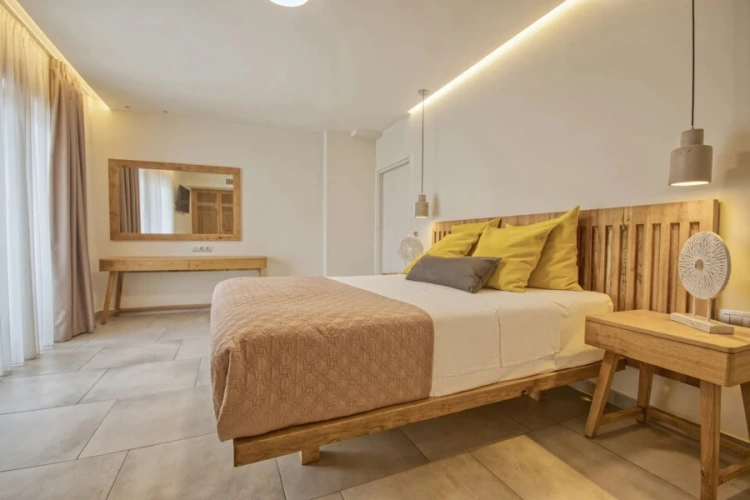 Classic Double room with city view