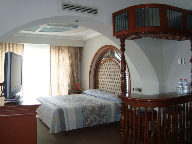 Lois Hotel photo 6