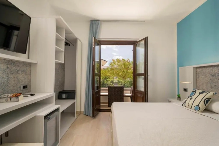 Comfort Twin room with balcony and with partial sea view