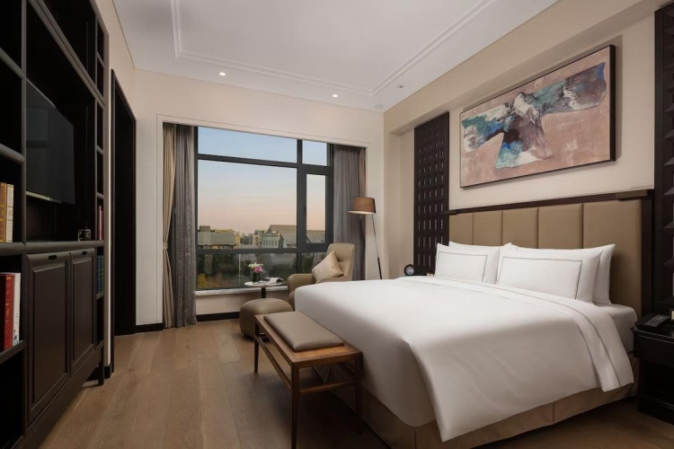 Grand Double Suite with garden view