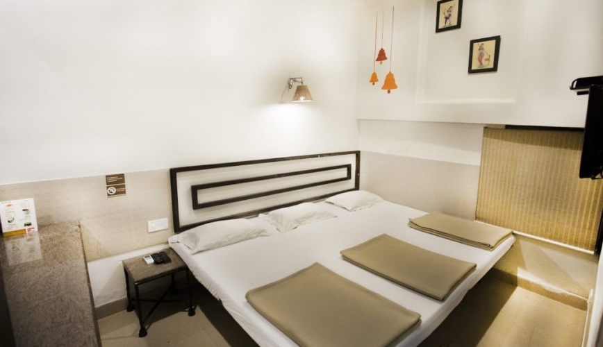 Standard Triple room