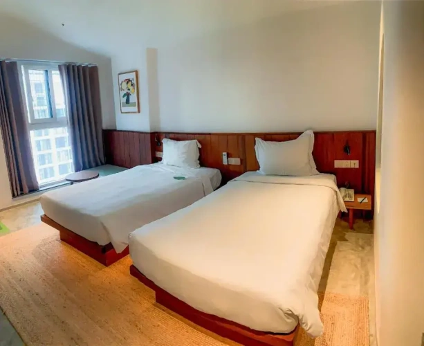 Rustic Twin room with city view