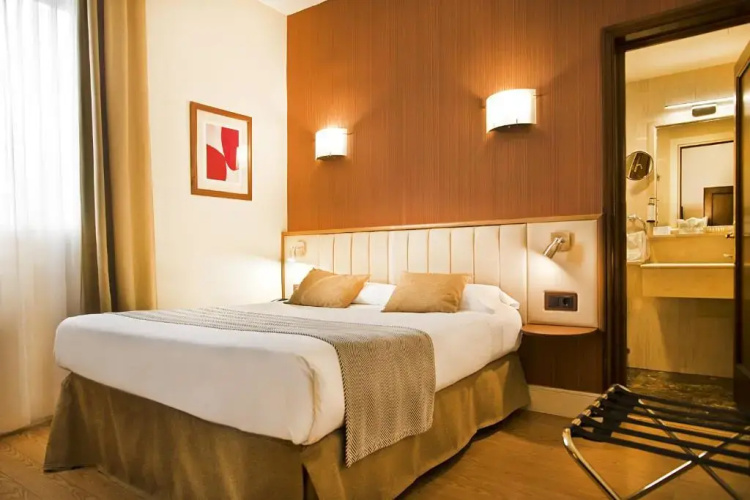 Los Condes Hotel