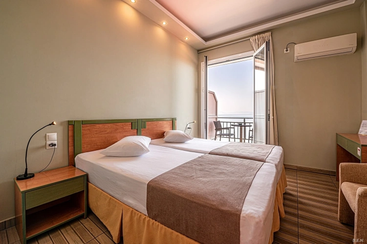 Twin room with sea view