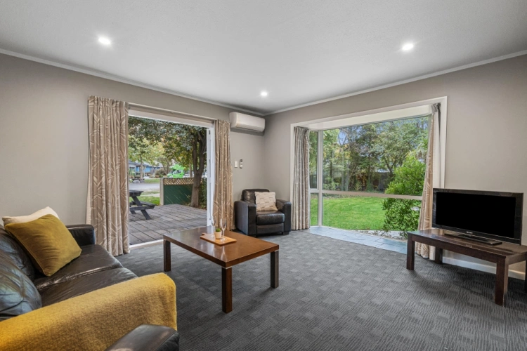 4 Bedrooms House