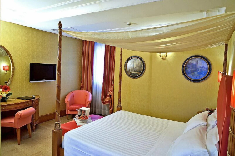 Hotel Homs