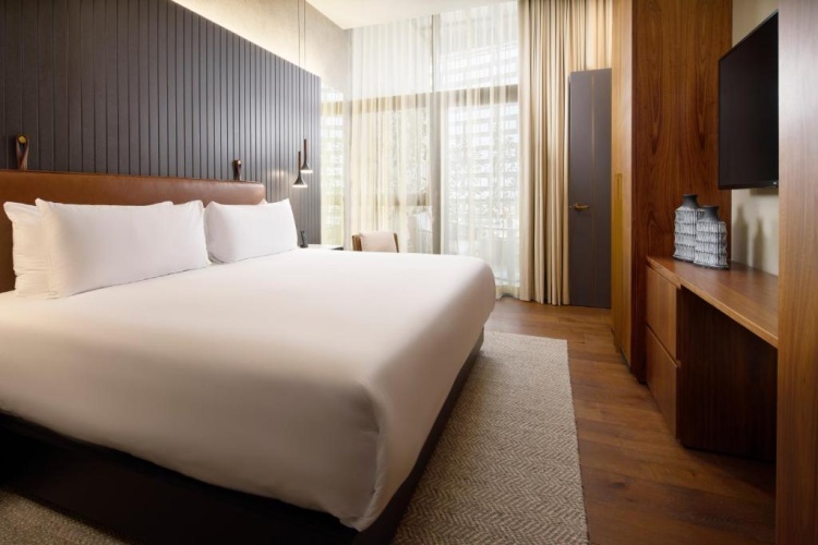 Exceptional Sextuple Suite