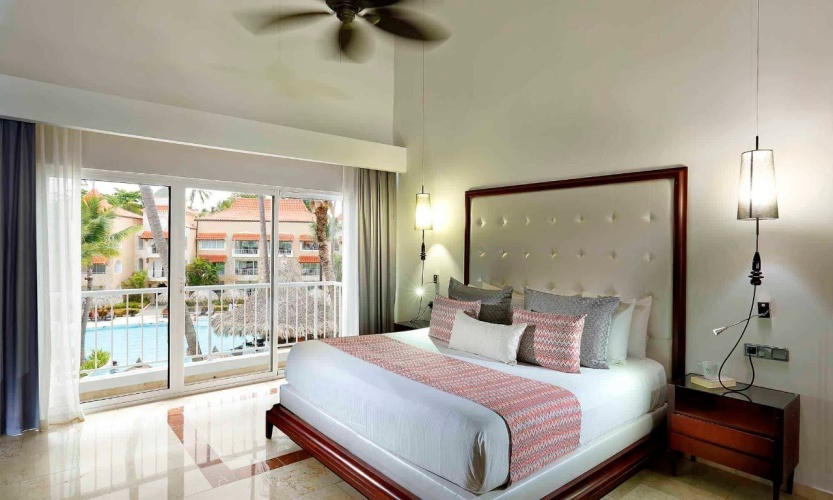 Jacuzzi Terrace Double Suite Beachside