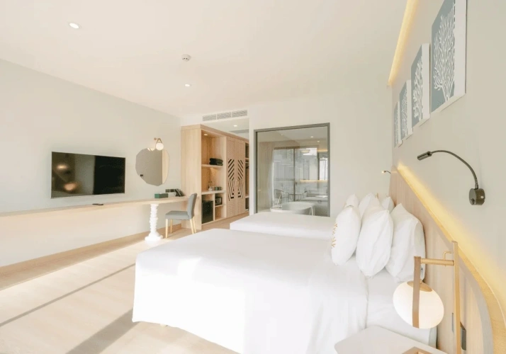Deluxe Double room with pool view