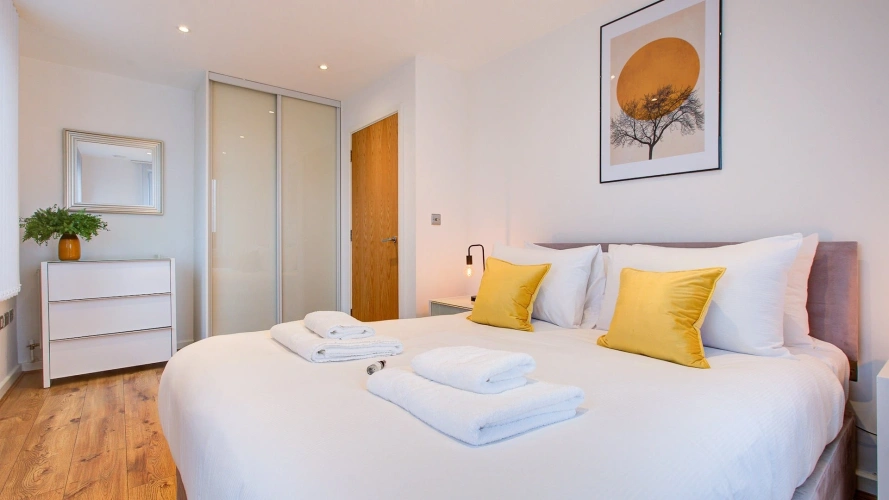 1 Bedroom Hybrid Resi - Greenwich Double Apartment